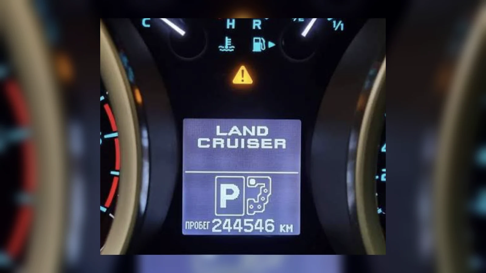 Пробег 244546 км на одометре автомобиля Land Cruiser